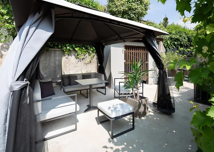 Apartment With Spacious Terrace Villa Floramy