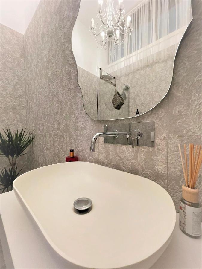 With Spacious Terrace Floramy Apartment *